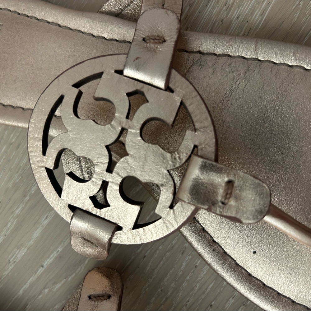 Tory Burch Rose Gold Logo Thong Sandals - Picture 4 of 4